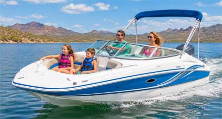 Boating at lakesin the Sonoran Desert mountains near Phoenix Arizona