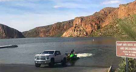 Canyon Lake boat and watercraft launch ramp with dock