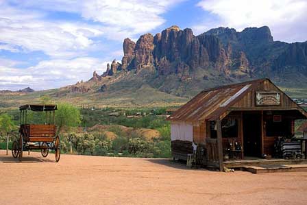 Picture of Superstition Mountain Along Apache Trail